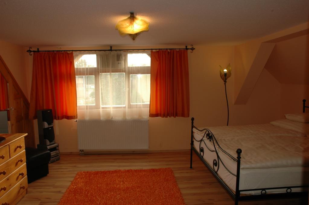 Alom Kucko Apartman Zalaegerszeg Værelse billede
